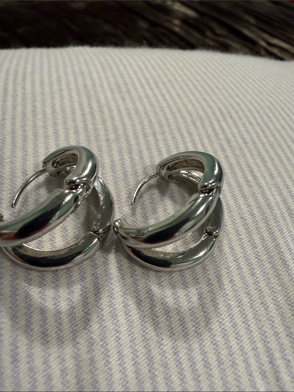 Polished Chunky Hoop Earrings in Bright Silver Tone